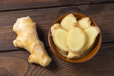 只需一片姜排出4斤宿便