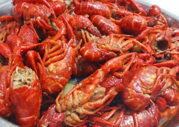 小龙虾死的可以吃吗 滋生细菌微生物加重胃肠道负担