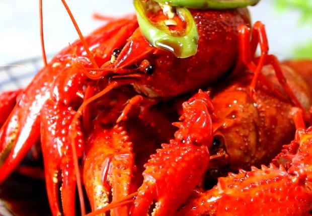 小龙虾头部的黄能吃吗 小龙虾钳子能吃吗