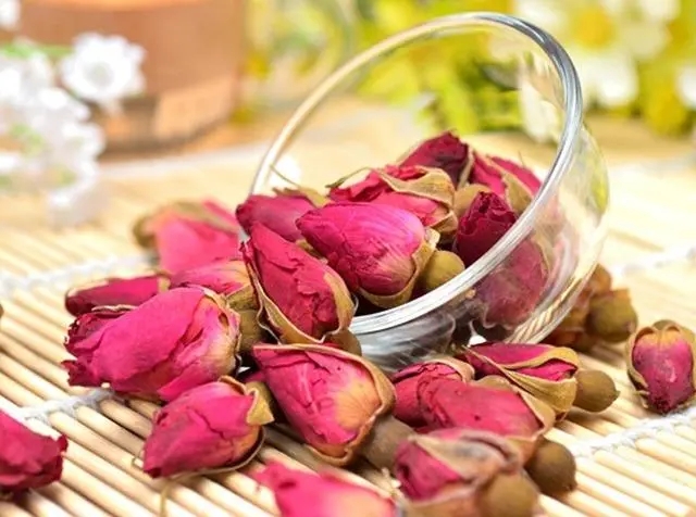 玫瑰花泡水喝的功效与作用