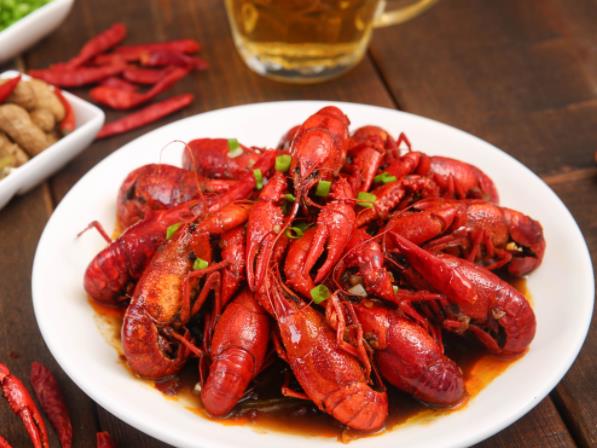 小龙虾是虾还是虫子 甲壳纲十足目螯虾科水生动物