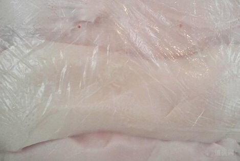 猪板油拌白糖治皮肤开裂