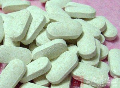 钙片吃多了有什么副作用,钙片吃过量的危害