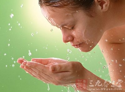 白醋洗脸有什么好处,白醋洗脸的正确方法